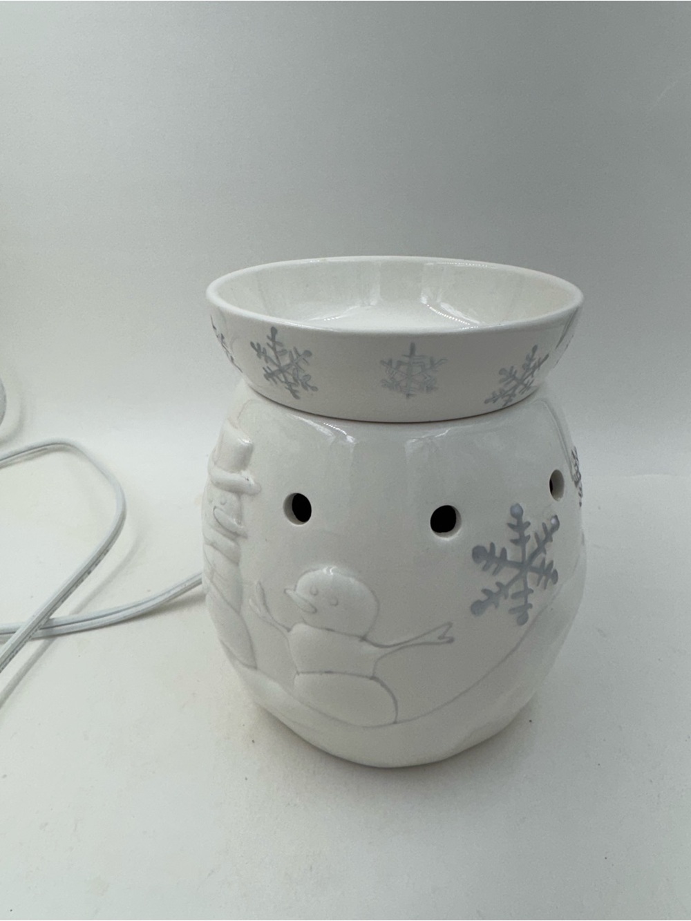 Scentsy “snow day”Ceramic Wax Warmer RETIRED full size